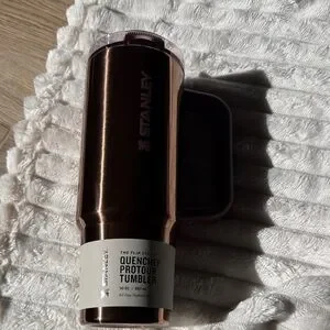 Stanley rose gold  Tumbler with Handle